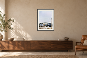 Lysekil - Giclée i Över en skänk. Illustrerad inramning, ungefärlig rumsskala.