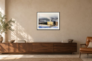 Dramaten - Giclée i Över en skänk. Illustrerad inramning, ungefärlig rumsskala.
