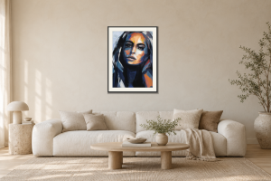Abstract portrait no.s2025 i Vardagsrum – soffa. Illustrerad inramning, ungefärlig rumsskala.