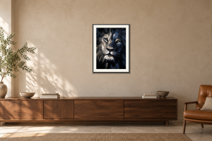Lion no.s2003 i Över en skänk. Illustrerad inramning, ungefärlig rumsskala.