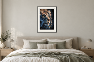Lion no.2107 i Sovrum – säng. Illustrerad inramning, ungefärlig rumsskala.