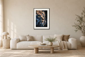 Lion no.2107 i Vardagsrum – soffa. Illustrerad inramning, ungefärlig rumsskala.